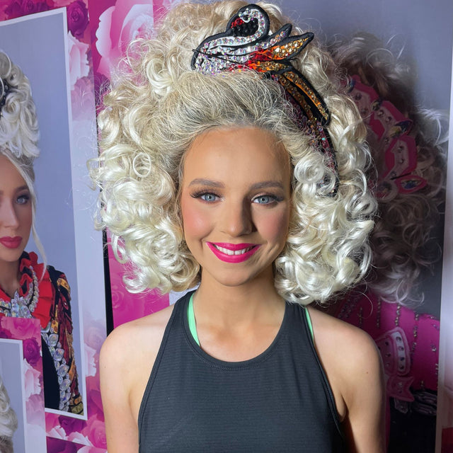 Névé Short Full Wig (Camelia Rose)